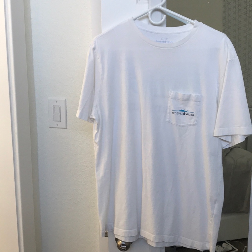 New vineyard vines tee